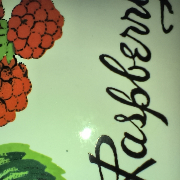 Vintage Cast Iron Framed Raspberry Trivet - Picture 8 of 8